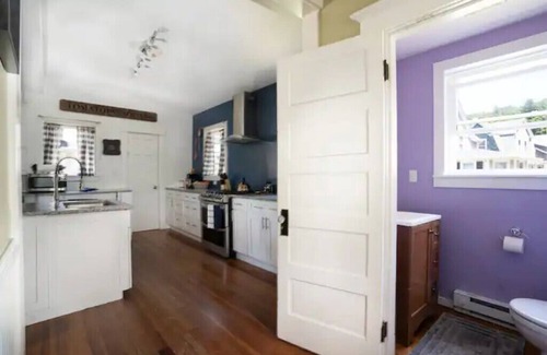 Norwichtown Maison | 4 miles to Mohegan Sun, easy highway access