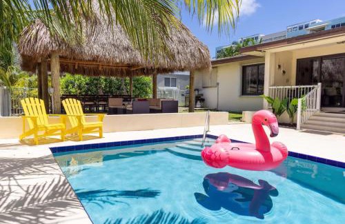 Deerfield Beach Maison | 4-min Walk to Beach Pool Tiki Canal Boat Dock
