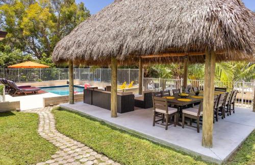 Deerfield Beach Maison | 4-min Walk to Beach Pool Tiki Canal Boat Dock