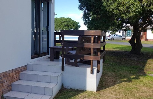 L'Agulhas Maison | 4 On Hoffman Seaview