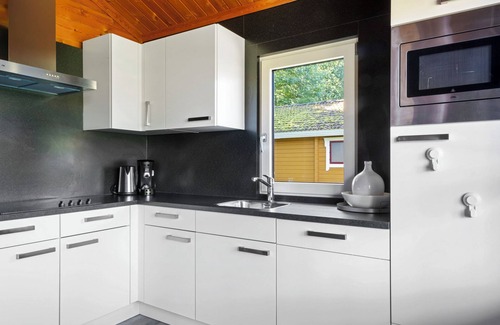 Gramsbergen Maison | 4-person bungalow with private sauna, veranda, dishwasher and washing machine at park ’t Hooge Holt near Gramsbergen and nature.