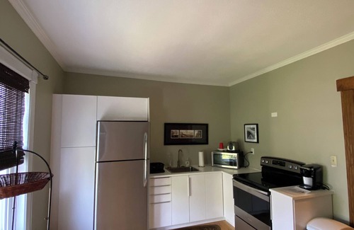 Southampton Appartement | 4 Person, Downtown Southampton, Upper Level Apartment