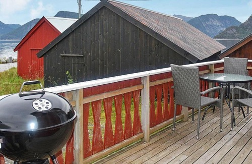 Voll Maison | 4 person holiday home in Måndalen