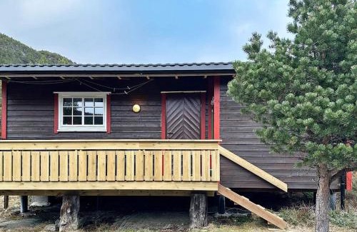 Olden Maison | 4 person holiday home in Lysøysundet