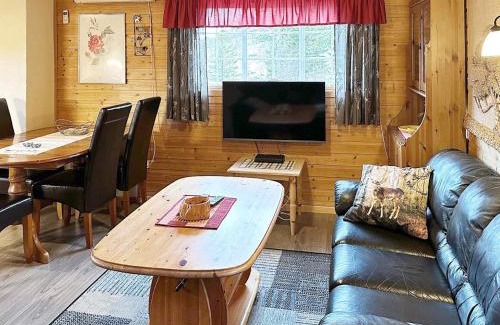Olden Maison | 4 person holiday home in Lysøysundet