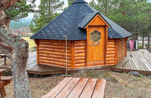 Olden Maison | 4 person holiday home in Lysøysundet