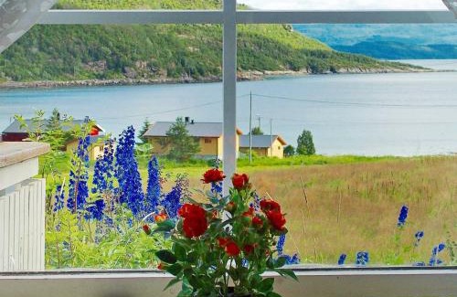 Dyroy Municipality Maison | 4 person holiday home in Skatvik-By Traum