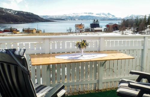 Dyroy Municipality Maison | 4 person holiday home in Skatvik-By Traum
