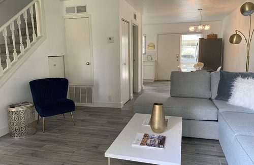 South Scottsdale Maison | 4 pools, quiet Townhouse Walking Distance to Old Town, Five Star Reviews