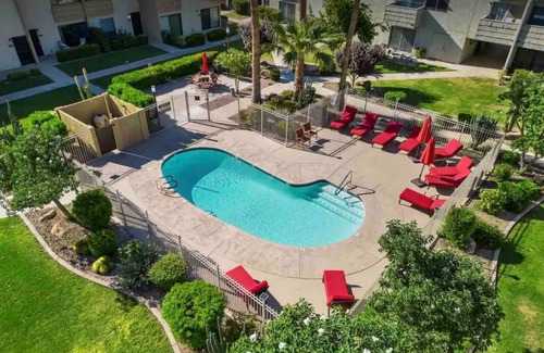 South Scottsdale Maison | 4 pools, quiet Townhouse Walking Distance to Old Town, Five Star Reviews
