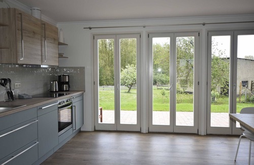 Alt Farpen Appartement | 4-room red vacation home for up to 8 people - 4-room colorful vacation homes, OVS 999