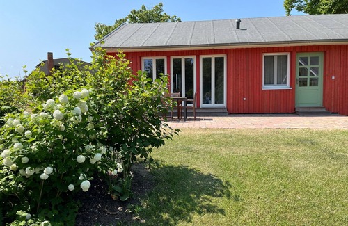 Alt Farpen Appartement | 4-room red vacation home for up to 8 people - 4-room colorful vacation homes, OVS 999