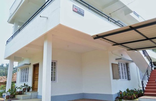Madikeri Maison | 4 CHAMBRES D'HÉBERGEMENT EN VUE DE GAMME (2 CHAMBRES A + B)
