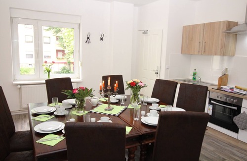 Tempelhof-Schoeneberg Appartement | 4 chambres, meublées à 12 personnes, de luxe, "Enzian"