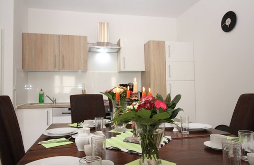 Tempelhof-Schoeneberg Appartement | 4 chambres, meublées à 12 personnes, de luxe, "Enzian"