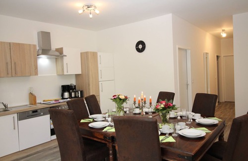 Tempelhof-Schoeneberg Appartement | 4 chambres, meublées à 12 personnes, de luxe, "Enzian"