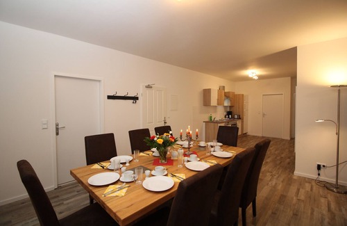 Tempelhof-Schoeneberg Appartement | 4 chambres, jusqu'à 13 personnes, aménagement luxueux, "Freesia"