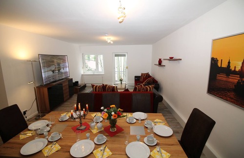 Tempelhof-Schoeneberg Appartement | 4 chambres, jusqu'à 13 personnes, aménagement luxueux, "Freesia"