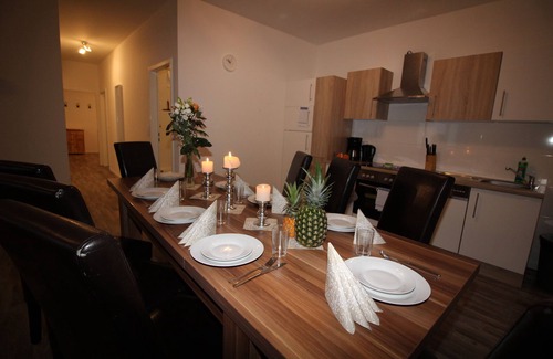 Tempelhof-Schoeneberg Appartement | 4 chambres, jusqu'à 14 personnes, aménagement luxueux, "hibiscus"