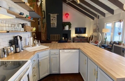 Denver Maison | 4 season Ski Chalet - Good Vibes Only