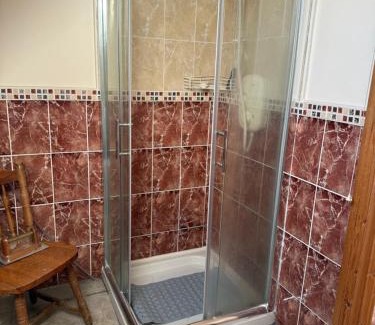 Jamestown Maison | #4- Spacious Ensuite Family Room or Triple Room in Leitrim