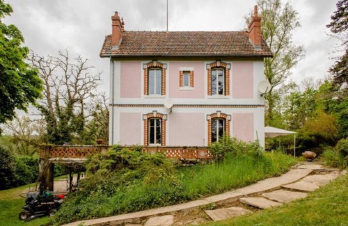 Chissey-en-Morvan Maison | Gîte 4 étoiles : le charme d'antan, piscine privée, et tout le confort moderne