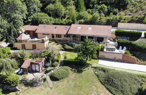 Oderen Villa | Gîte Jonquille 4 étoiles pour 15 personnes avec piscine, spa.