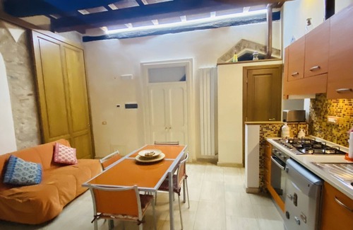 Terracina Appartement | 4 STAR QUALITY ANTIQUE indépendante RENOUVELÉ APPARTEMENT CONFORTABLE 50sq / M