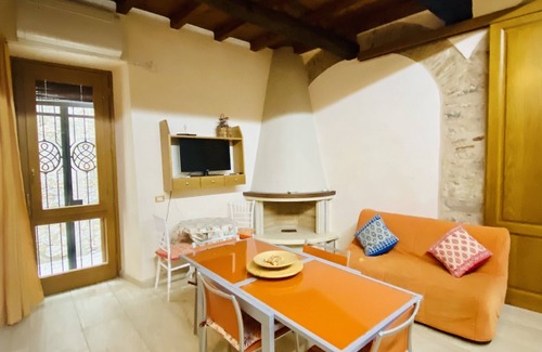 Terracina Appartement | 4 STAR QUALITY ANTIQUE indépendante RENOUVELÉ APPARTEMENT CONFORTABLE 50sq / M