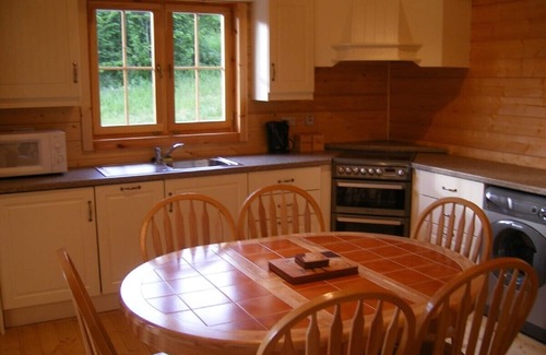 Monaghan Cabine | SELF-CATERING LAKESIDE LOG CABIN IN IRELAND