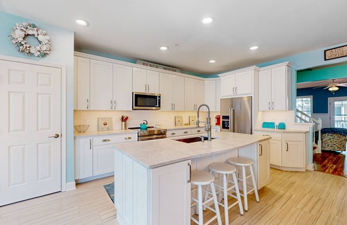 Sunset Island Maison | 4-story townhome with resort pools, beaches, water access, & great location