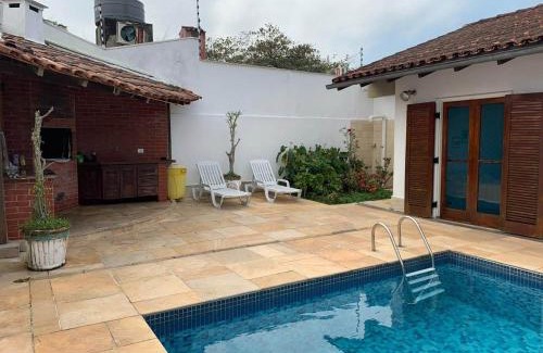 Jardim Virginia Maison | 4 SUITES, AR COND TV, INTERNET, PISCINA,150 MTS PRAIA! Aceitamos Pet!