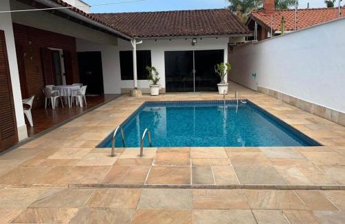 Jardim Virginia Maison | 4 SUITES, AR COND TV, INTERNET, PISCINA,150 MTS PRAIA! Aceitamos Pet!