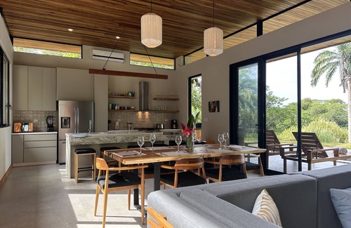 Dominicalito Maison | 4 Suites. Ocean views. Near beaches. Dominicalito
