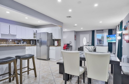 Coral Way Maison | 4 to 23 Guests GameRoom 2 Kitchens BAR BBQ