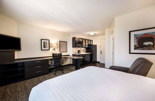 Braintree Hôtel | 4 Units | Extended Boston Stay | Kitchen & Laundry | Near Aquarium & Fenway