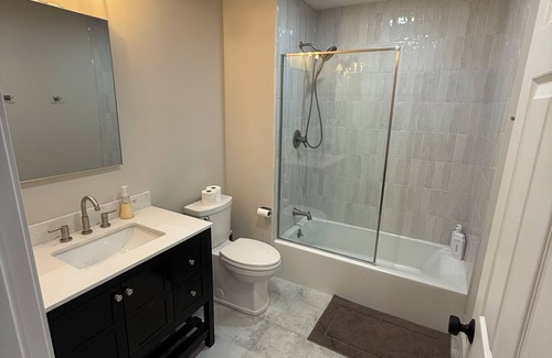 Orson Maison | 40 acres, sleeps 20, minutes from Elk, fishing streams, rails to trails .