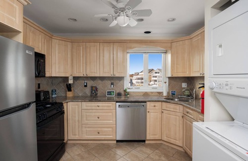 Seaside Heights Villa | WATERFRONT 2ndFl Sky Villa w Full Itinerary ON-SITE Jacuzzi, kayak, Arcade, Dock