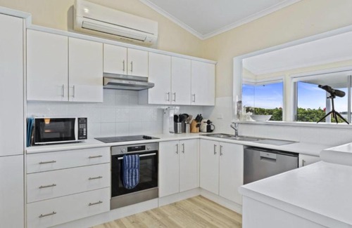 Hawks Nest Maison | 40 Moira Parade Hawks Nest