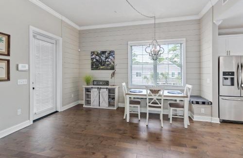 King City Maison | 400 Ocean Blvd. #1200