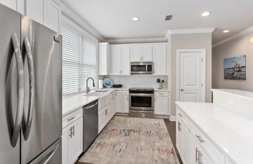 King City Maison | 400 Ocean Blvd. #1200