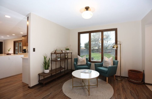 Tri-Cities Maison | 4000 sq ft Retreat, Sleeps 16, Large Great Room, Hot tub & Pool, Two masters