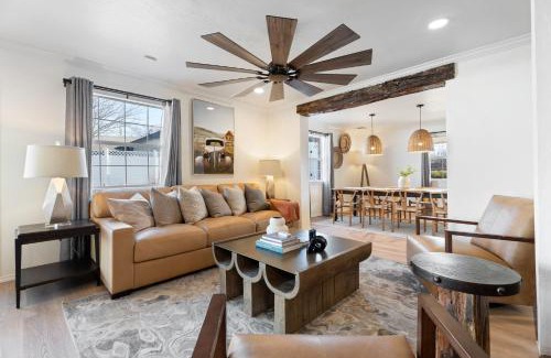 Warr Acres Maison | 4000 Sqft Lakefront Retreat Private Hot Tub #nh