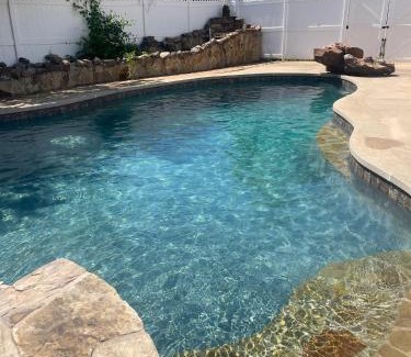 Warr Acres Maison | 4000 Sqft Lakefront Retreat Private Hot Tub #nh