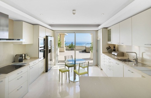 New Golden Mile Appartement | 405 Lux Serv Apart-Estepona 4 chambres, 28c, piscine chauffée de 20m
