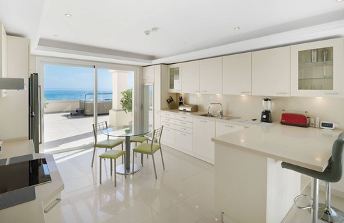 New Golden Mile Appartement | 405 Lux Serv Apart-Estepona 4 chambres, 28c, piscine chauffée de 20m