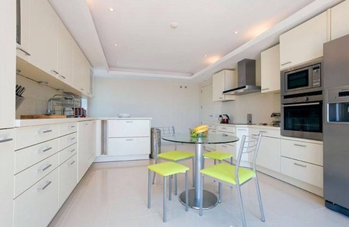 New Golden Mile Appartement | 405 Lux Serv Apart-Estepona 4 chambres, 28c, piscine chauffée de 20m