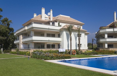 New Golden Mile Appartement | 405 Lux Serv Apart-Estepona 4 chambres, 28c, piscine chauffée de 20m