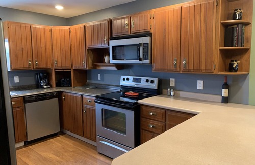 Watkins Glen Maison | 405 S. Madison, Suite A