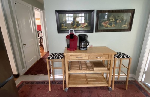 Staunton Cottage | 40s Renovated Cape on College